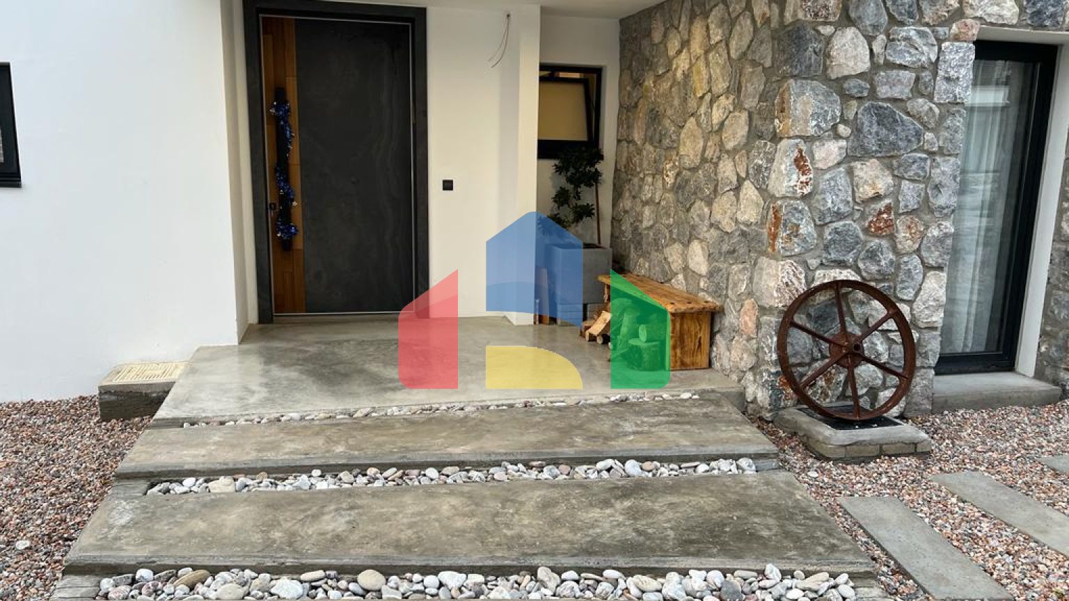 Роскошная вилла 4+1 (200м2) с бассейном  в 100 метрах от пляжа