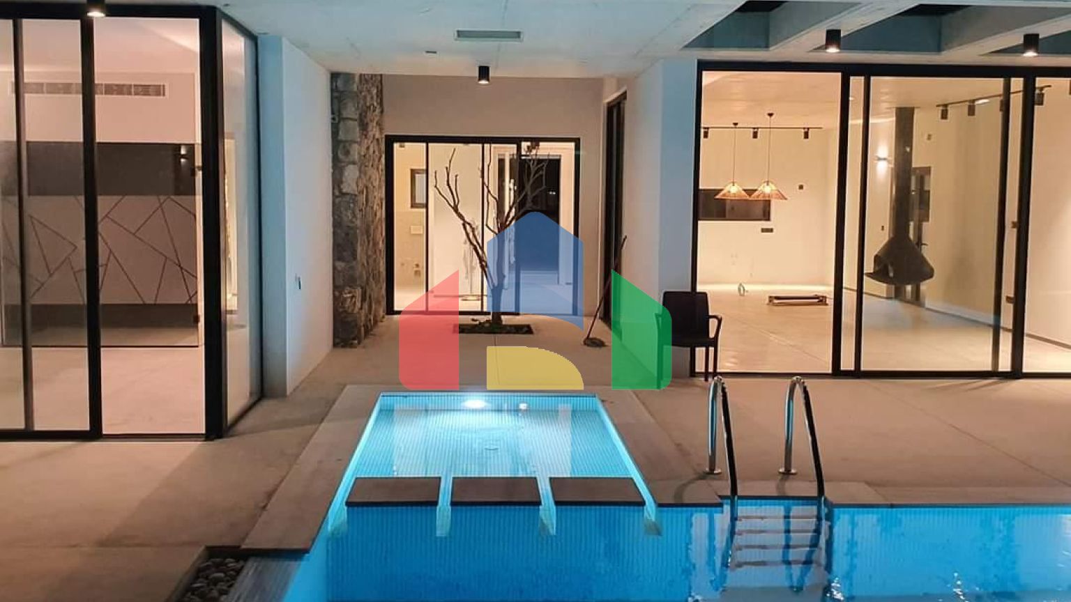 Роскошная вилла 4+1 (200м2) с бассейном  в 100 метрах от пляжа