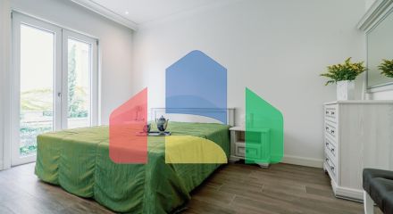 Прекрасная квартира с собственным двориком расположена в районе Centrale, Луштица Бэй