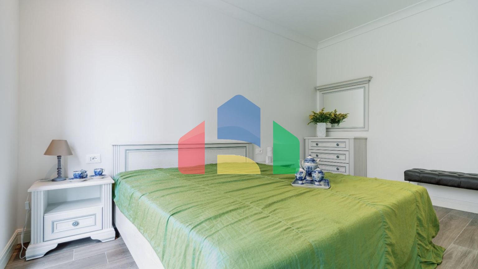 Прекрасная квартира с собственным двориком расположена в районе Centrale, Луштица Бэй