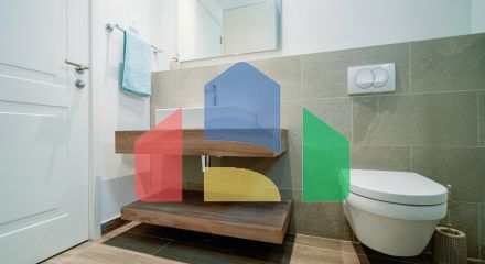 Прекрасная квартира с собственным двориком расположена в районе Centrale, Луштица Бэй