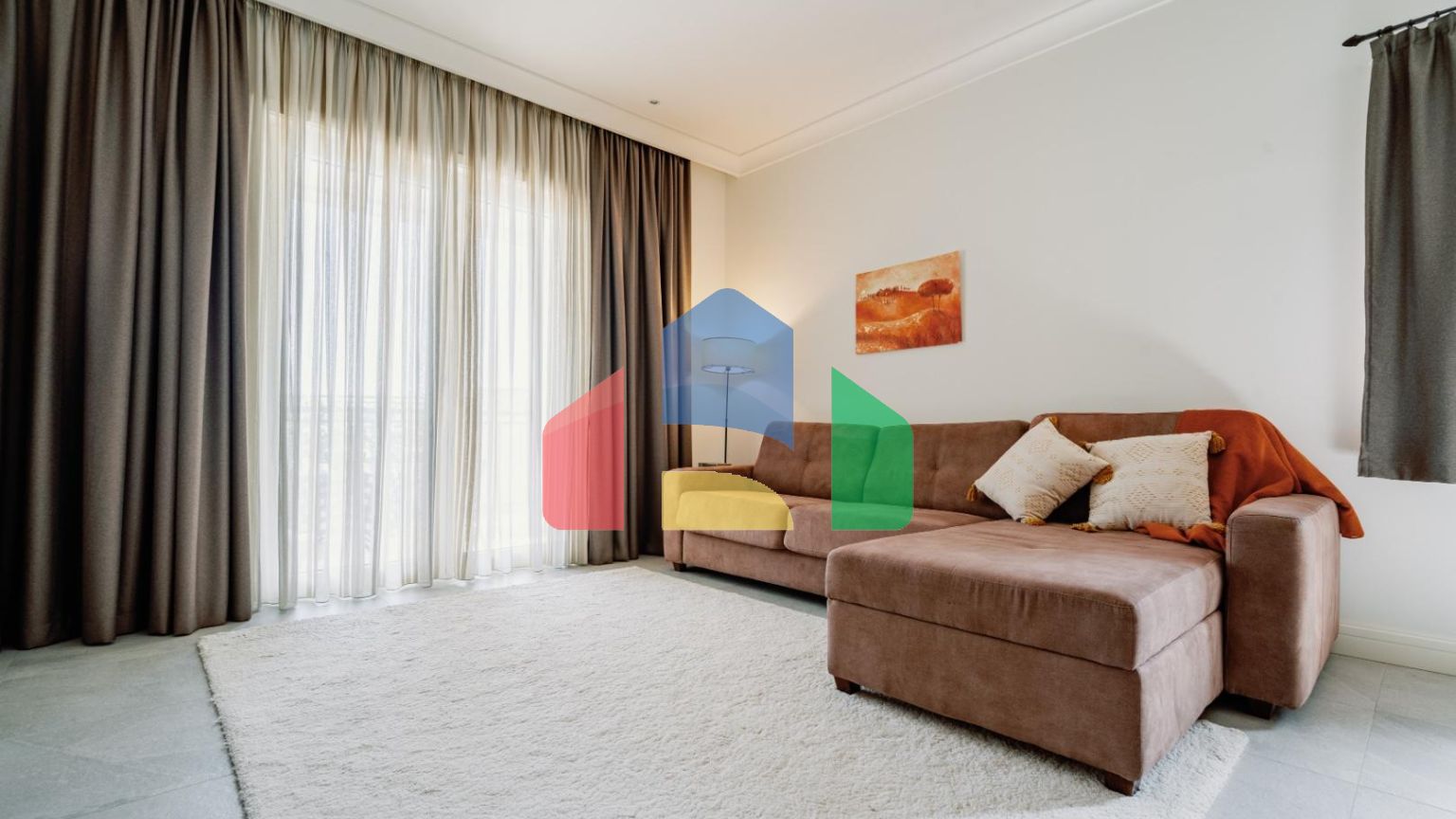 Прекрасная квартира с собственным двориком расположена в районе Centrale, Луштица Бэй