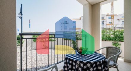 Прекрасная квартира с собственным двориком расположена в районе Centrale, Луштица Бэй