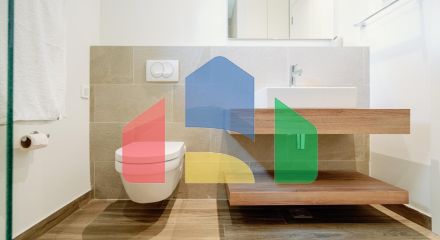 Прекрасная квартира с собственным двориком расположена в районе Centrale, Луштица Бэй