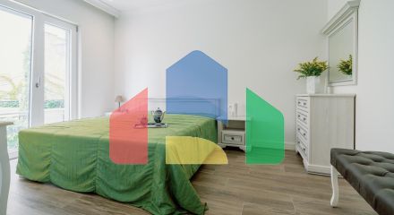 Прекрасная квартира с собственным двориком расположена в районе Centrale, Луштица Бэй