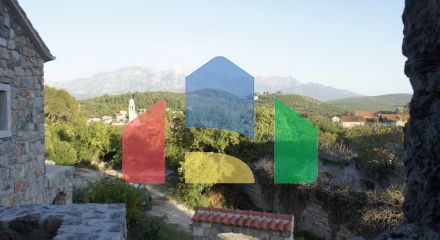 Старинный реконструированный комплекс домов