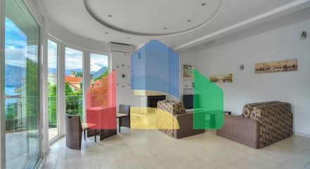 Вилла с бассейном и пляжем в Костанице
