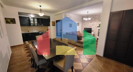 Просторная квартира на первом этаже с отдельным входом и частным бассейном в Костанице