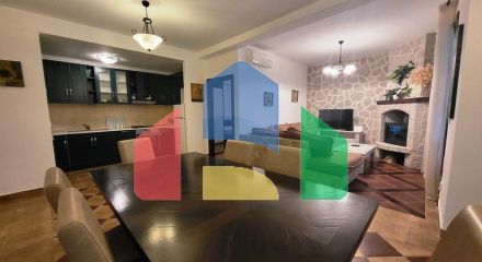 Просторная квартира на первом этаже с отдельным входом и частным бассейном в Костанице