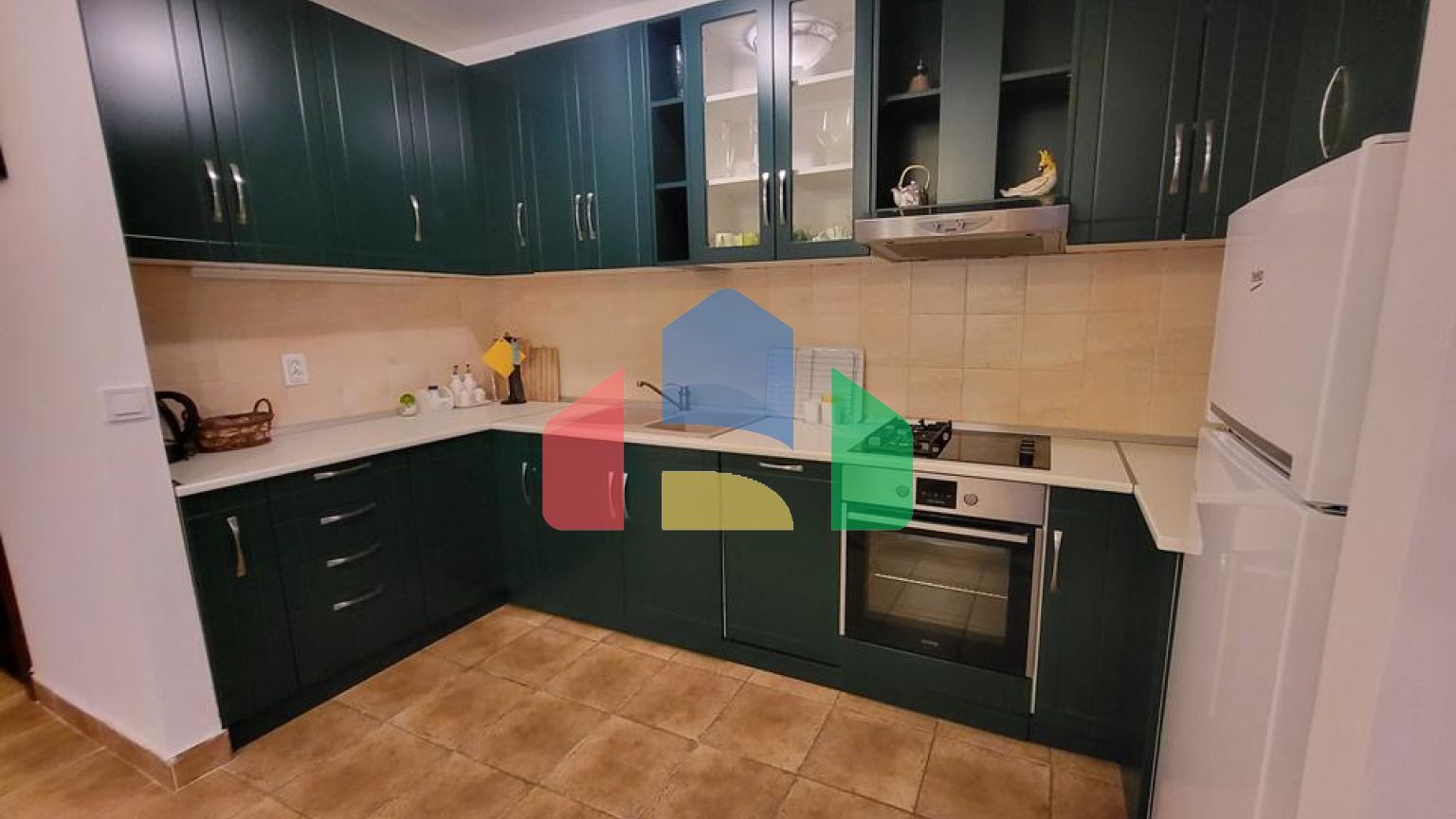 Просторная квартира на первом этаже с отдельным входом и частным бассейном в Костанице