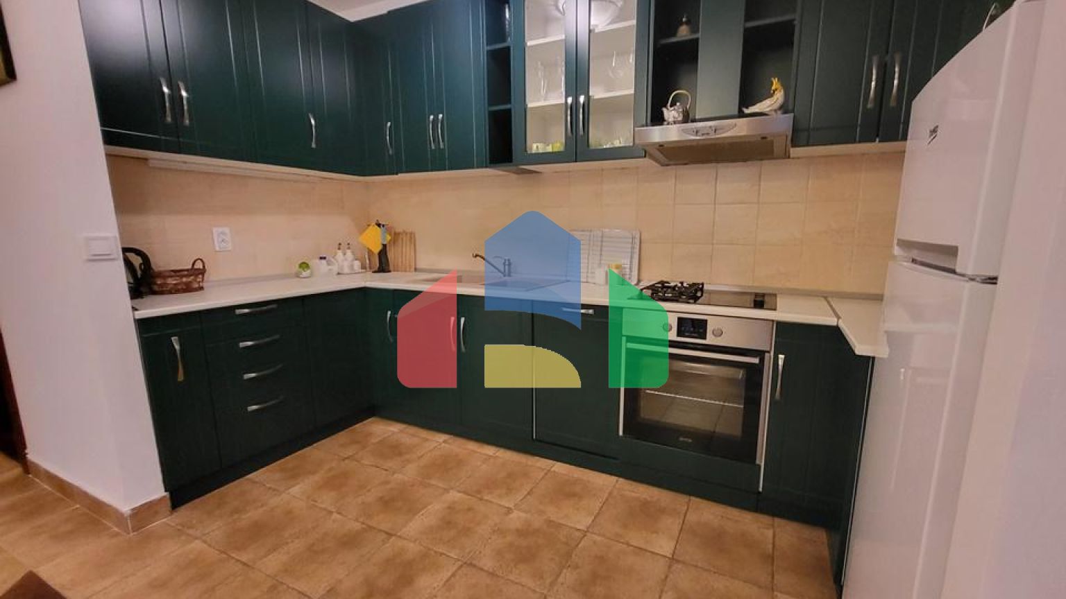 Просторная квартира на первом этаже с отдельным входом и частным бассейном в Костанице