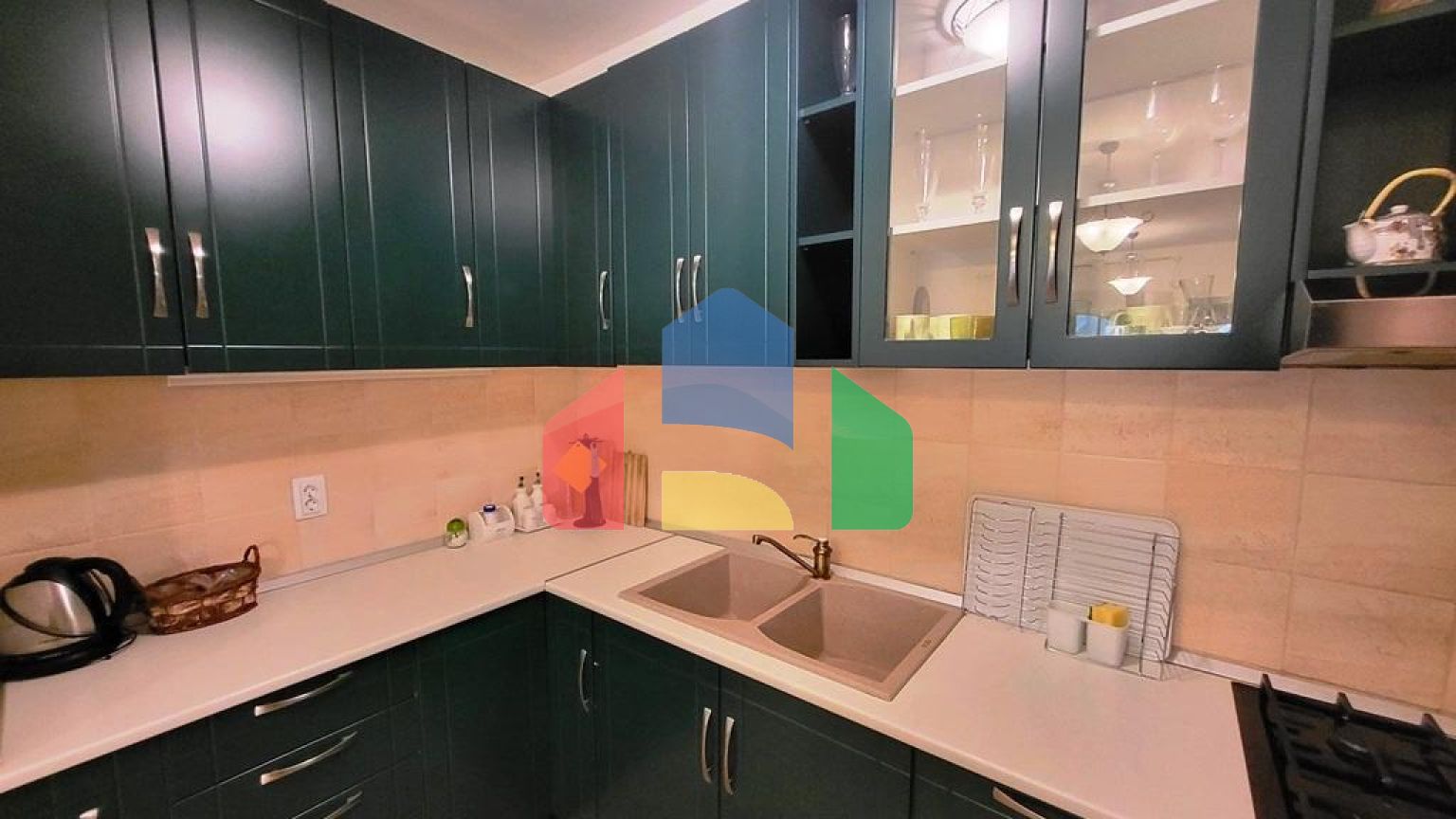 Просторная квартира на первом этаже с отдельным входом и частным бассейном в Костанице