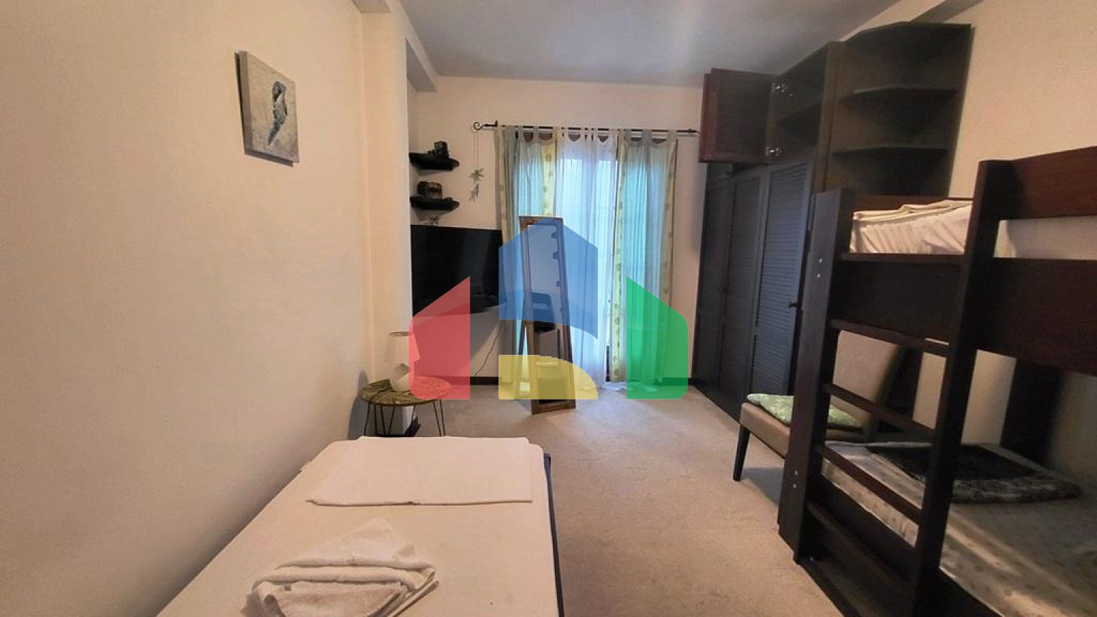 Просторная квартира на первом этаже с отдельным входом и частным бассейном в Костанице