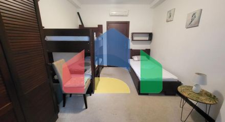 Просторная квартира на первом этаже с отдельным входом и частным бассейном в Костанице