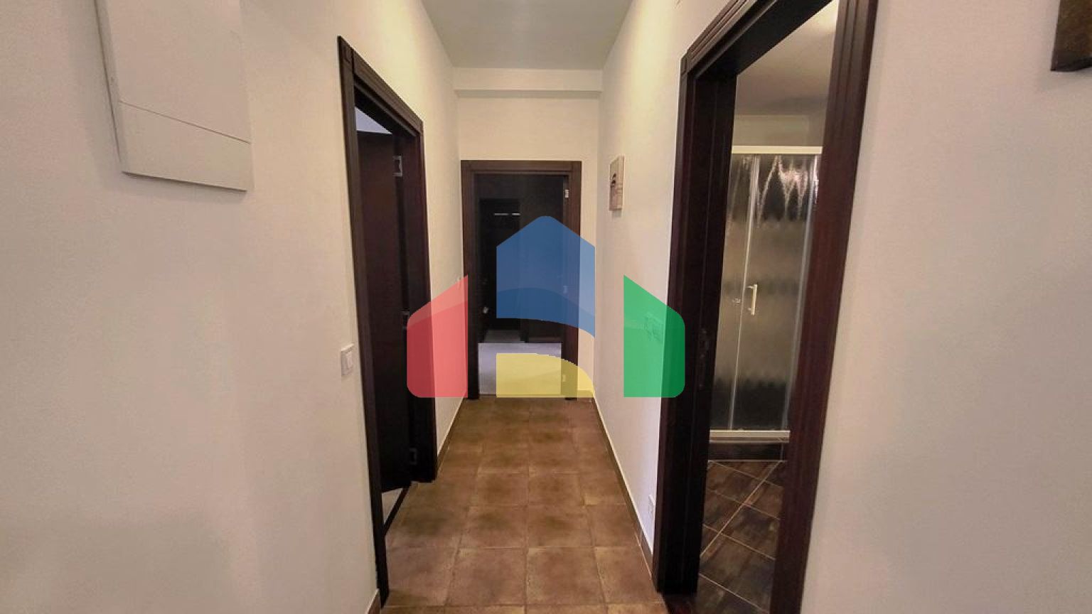 Просторная квартира на первом этаже с отдельным входом и частным бассейном в Костанице