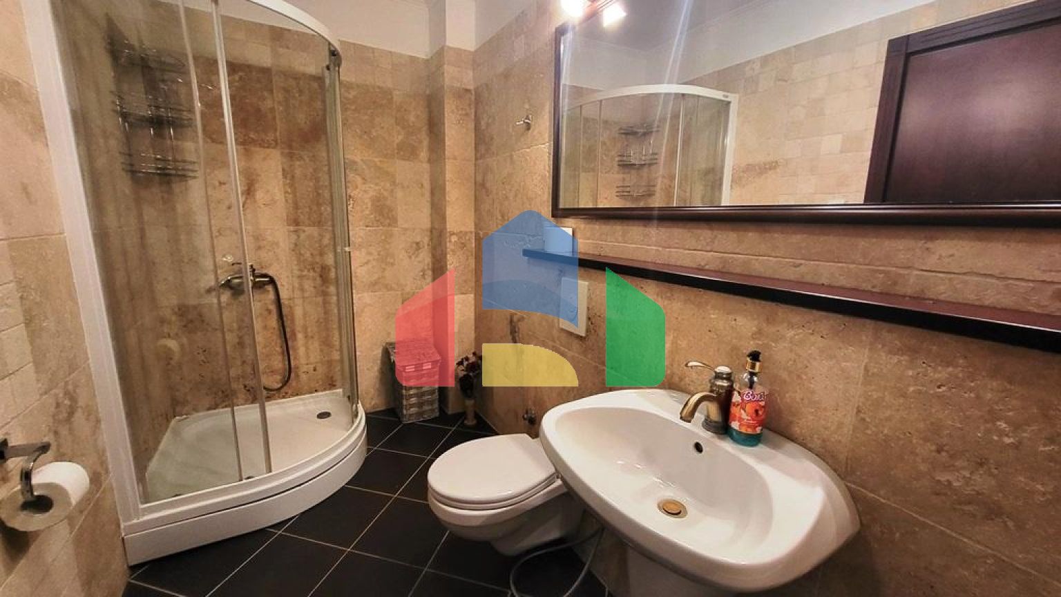 Просторная квартира на первом этаже с отдельным входом и частным бассейном в Костанице