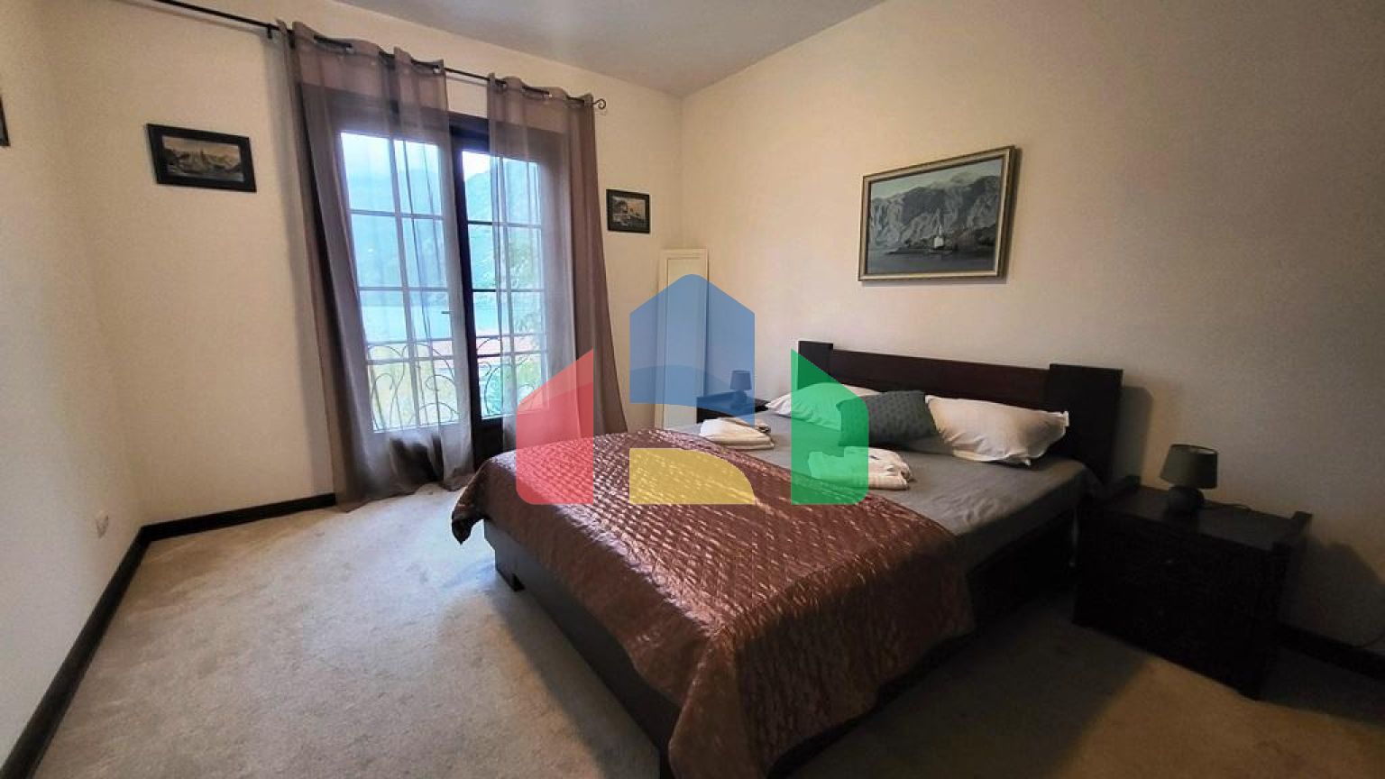 Просторная квартира на первом этаже с отдельным входом и частным бассейном в Костанице