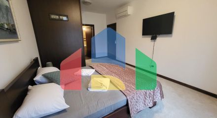 Просторная квартира на первом этаже с отдельным входом и частным бассейном в Костанице