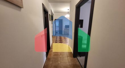 Просторная квартира на первом этаже с отдельным входом и частным бассейном в Костанице