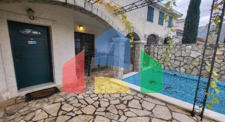 Просторная квартира на первом этаже с отдельным входом и частным бассейном в Костанице