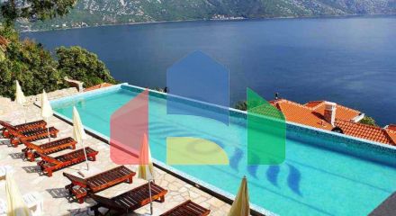 Просторная квартира на первом этаже с отдельным входом и частным бассейном в Костанице