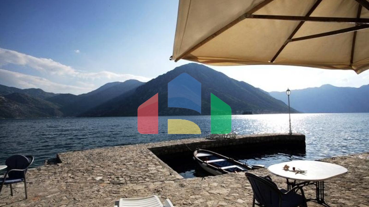 Просторная квартира на первом этаже с отдельным входом и частным бассейном в Костанице