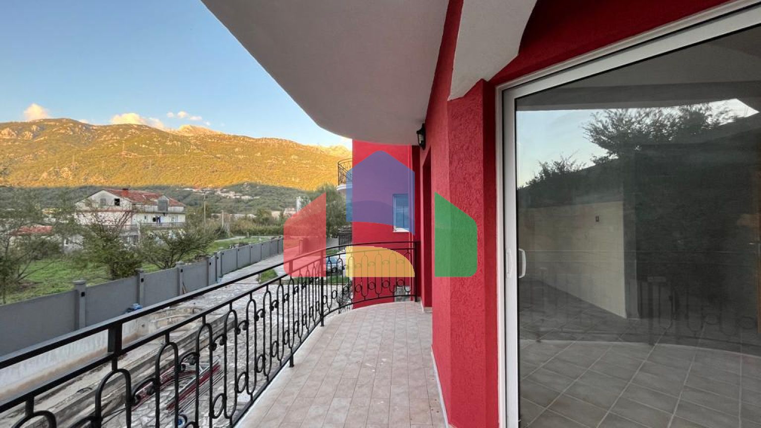 Новые недорогие квартиры  с 2 спальнями в закрытом комплексе с бассейном