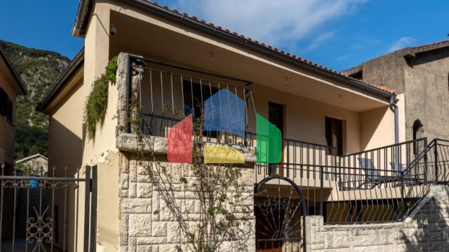 Продаётся дом в Шкаляри, Которский залив!