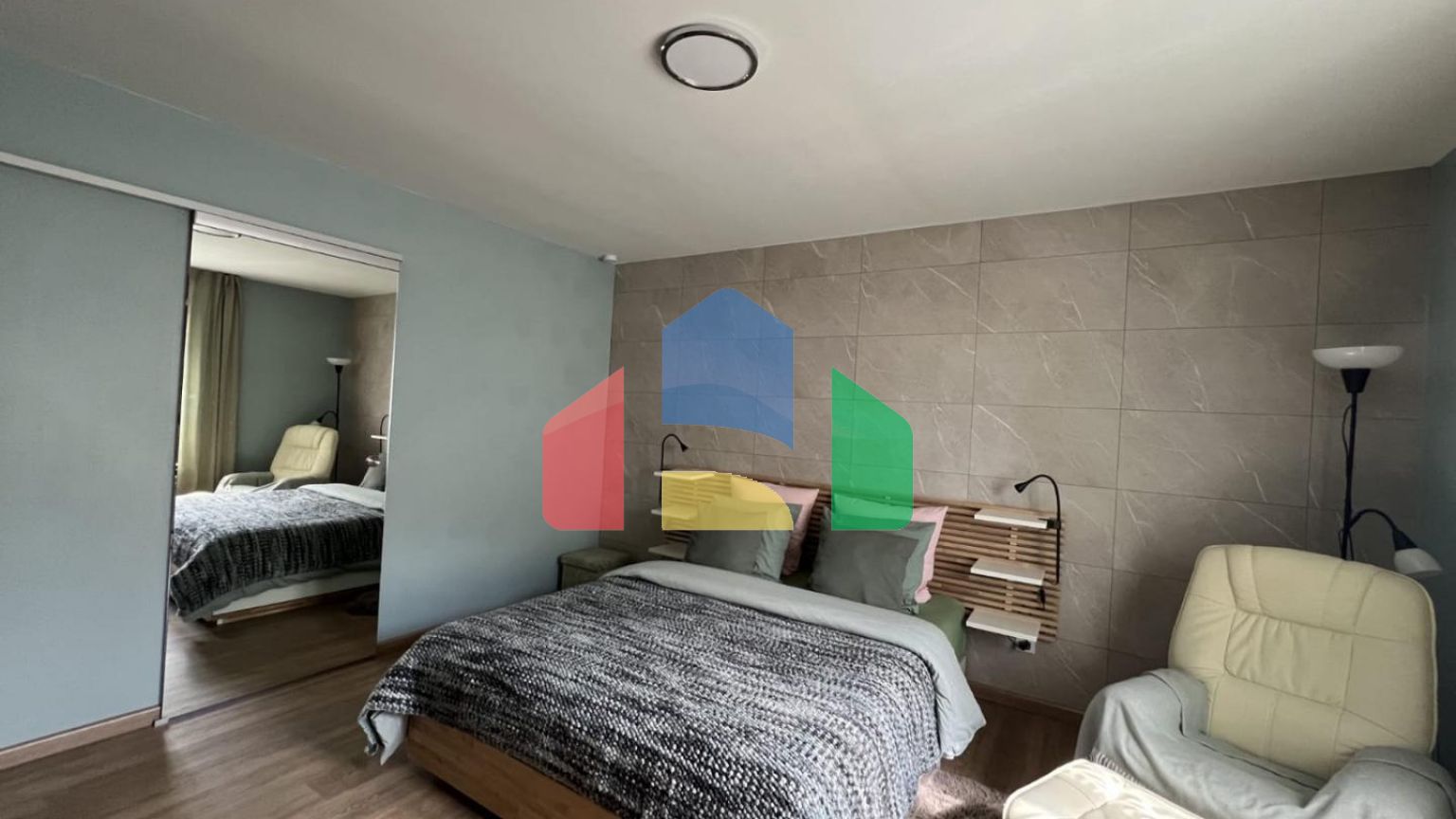 Доходный действующий мини-отель во Франции, Бургундия Доходный действующий мини-отель во Франции, Бургундия