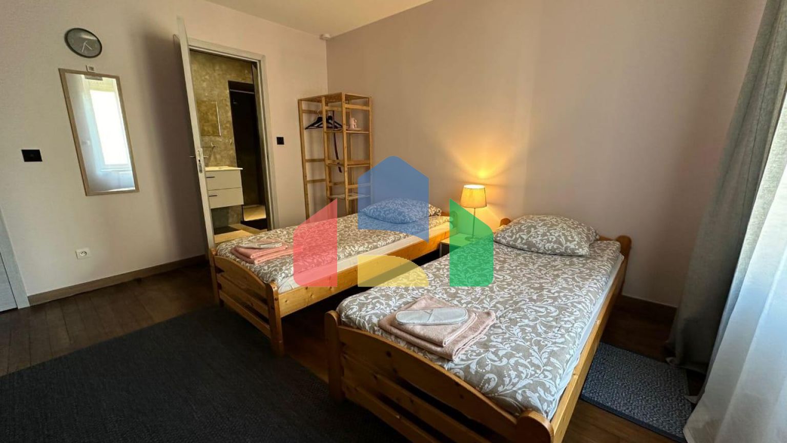 Доходный действующий мини-отель во Франции, Бургундия Доходный действующий мини-отель во Франции, Бургундия