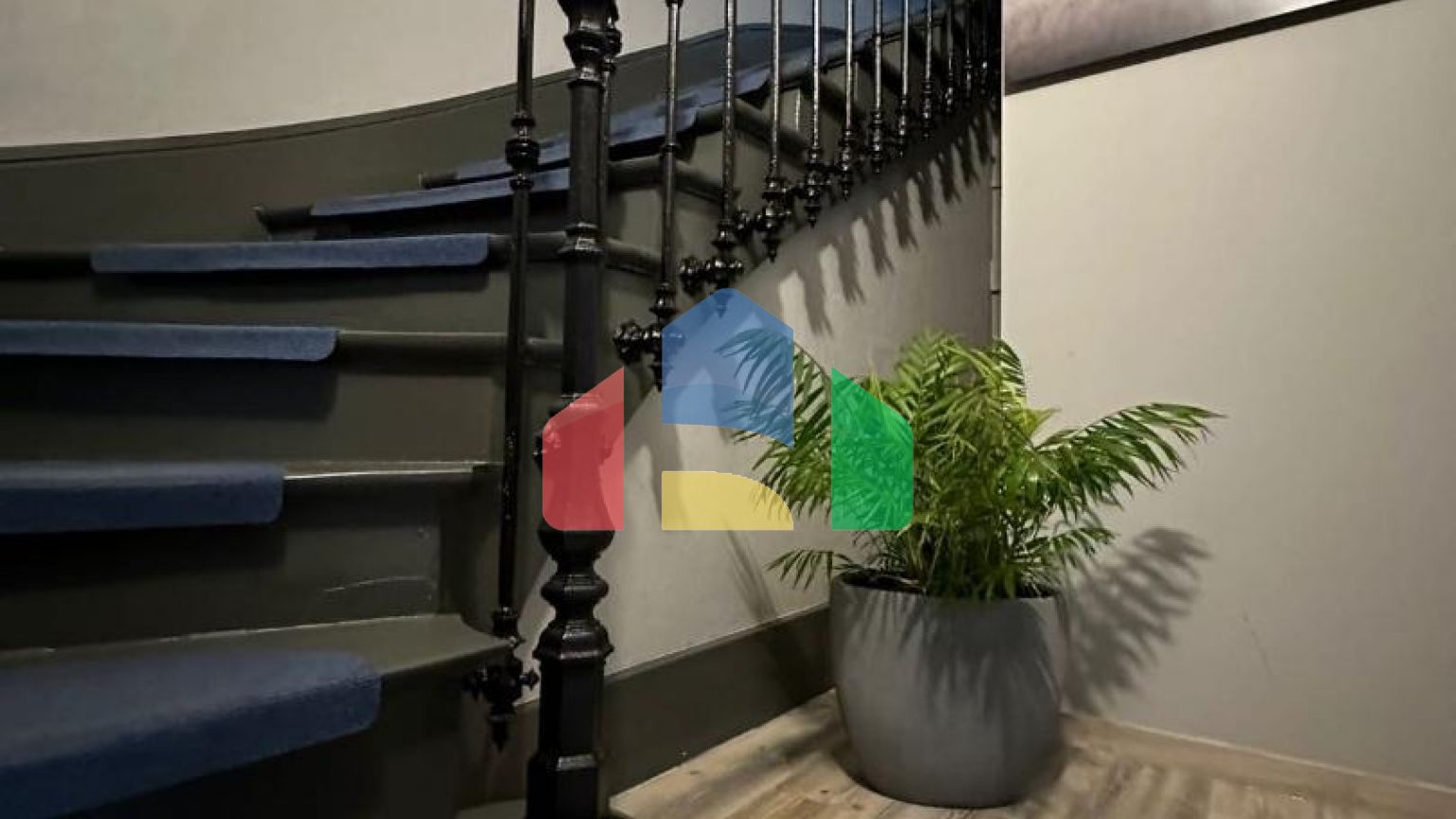 Доходный действующий мини-отель во Франции, Бургундия Доходный действующий мини-отель во Франции, Бургундия