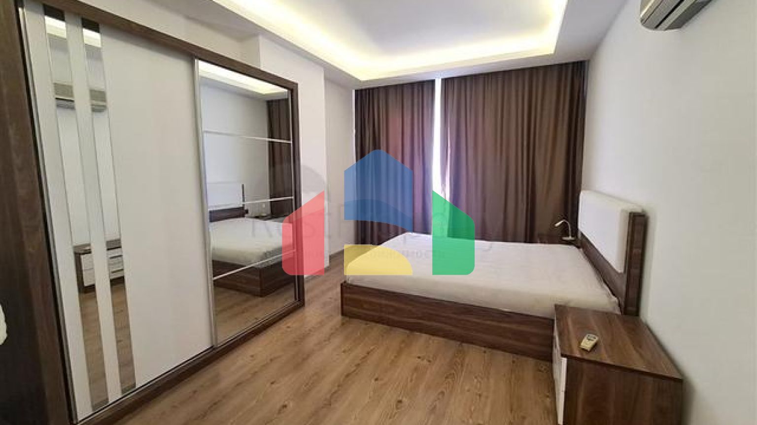 Простора квартира планування 3 + 1 в районі Джікджіллі