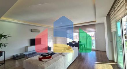 Простора квартира планування 3 + 1 в районі Джікджіллі