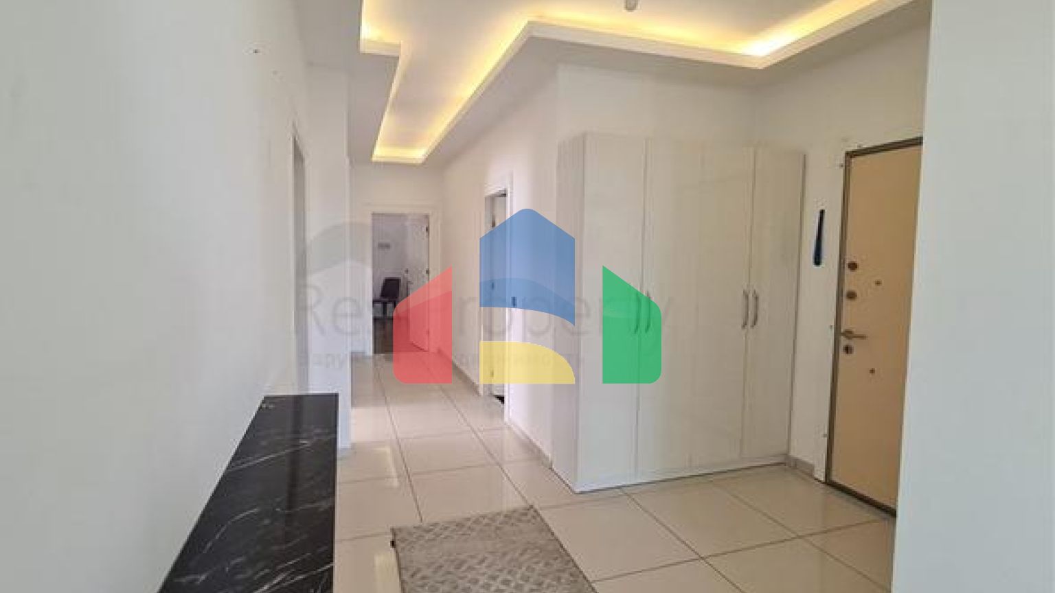 Простора квартира планування 3 + 1 в районі Джікджіллі