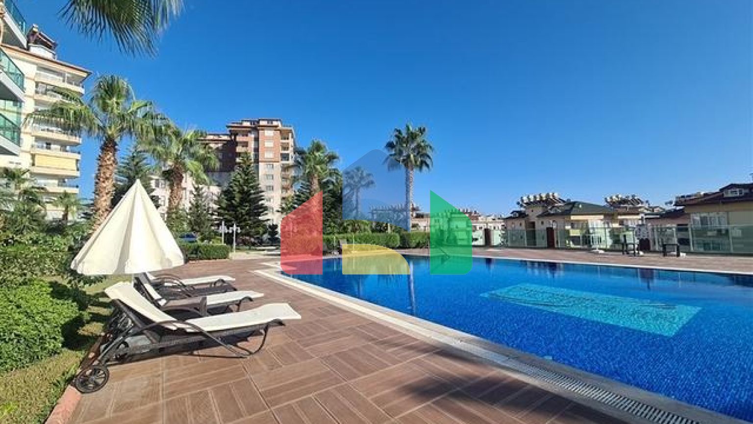 Простора квартира планування 3 + 1 в районі Джікджіллі