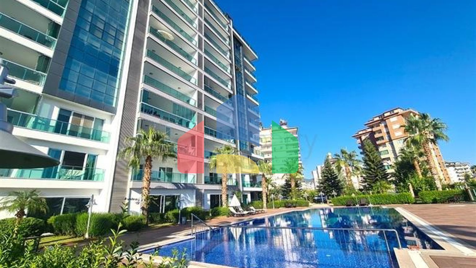 Простора квартира планування 3 + 1 в районі Джікджіллі