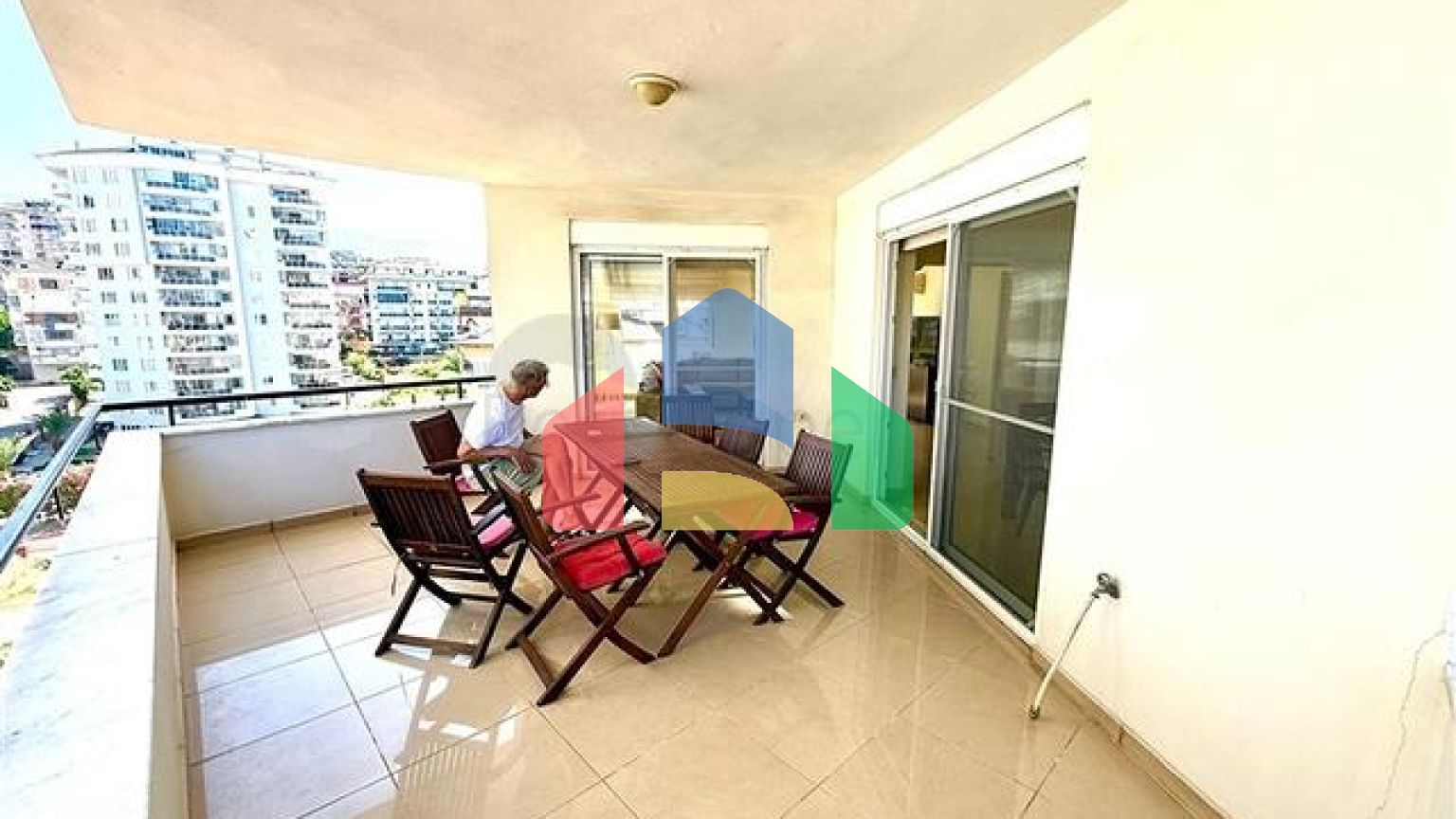 Комфортна мебльована квартира 2+1 в доглянутому житловому комплексі в районі Джікджіллі