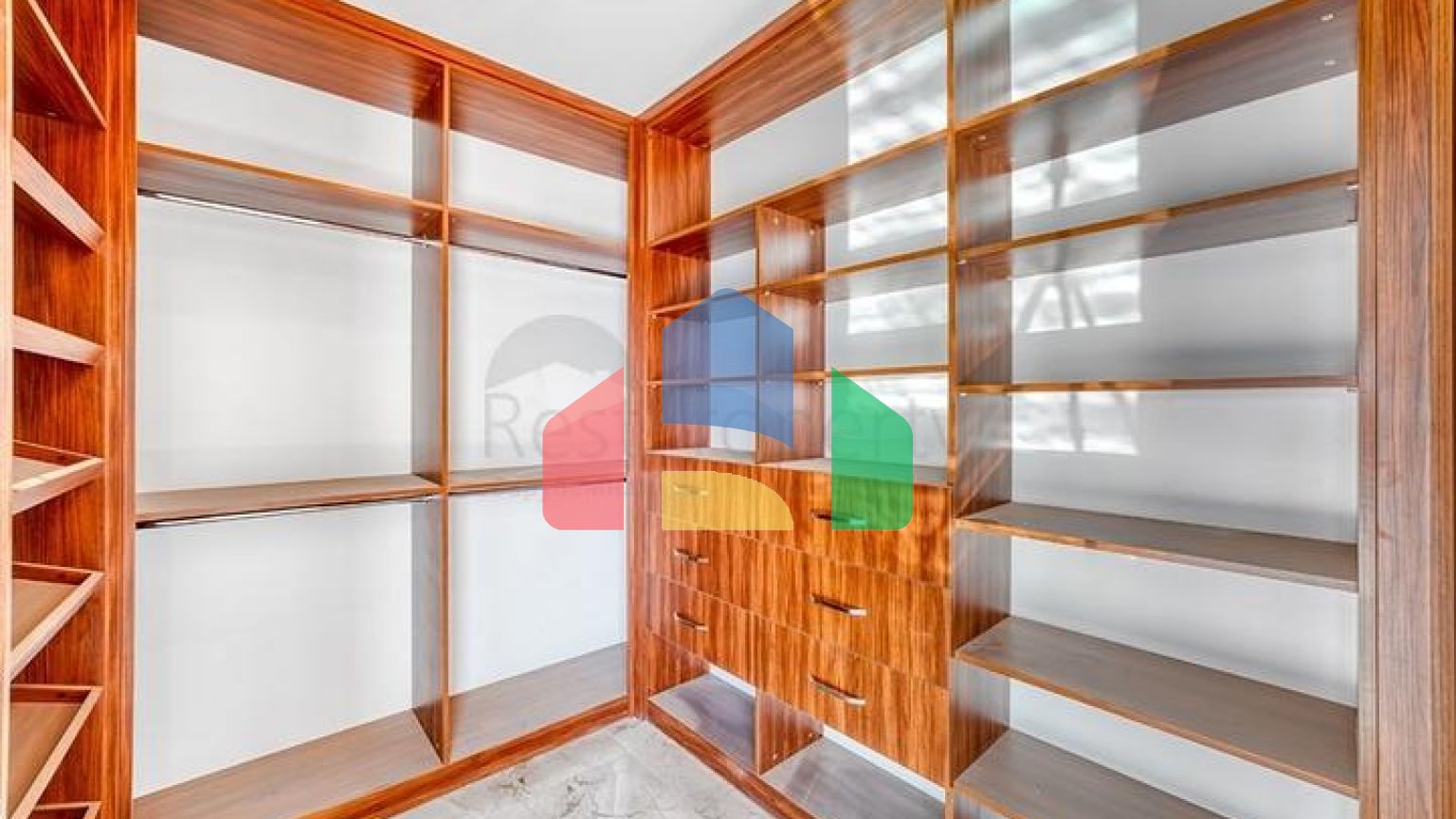 Современная роскошная вилла в центре Джикджилли с панорамным видом на море