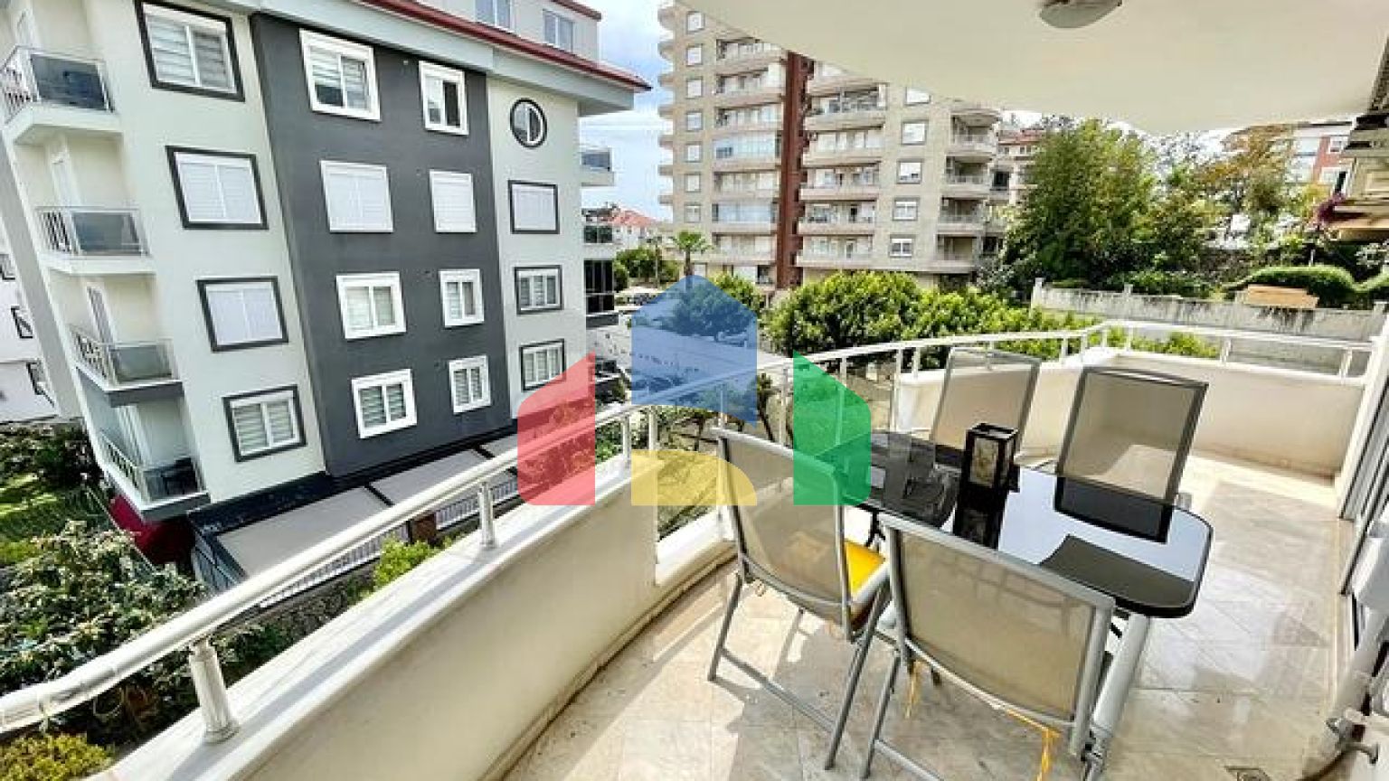 Просторі апартаменти 1 + 1 район Джікджіллі