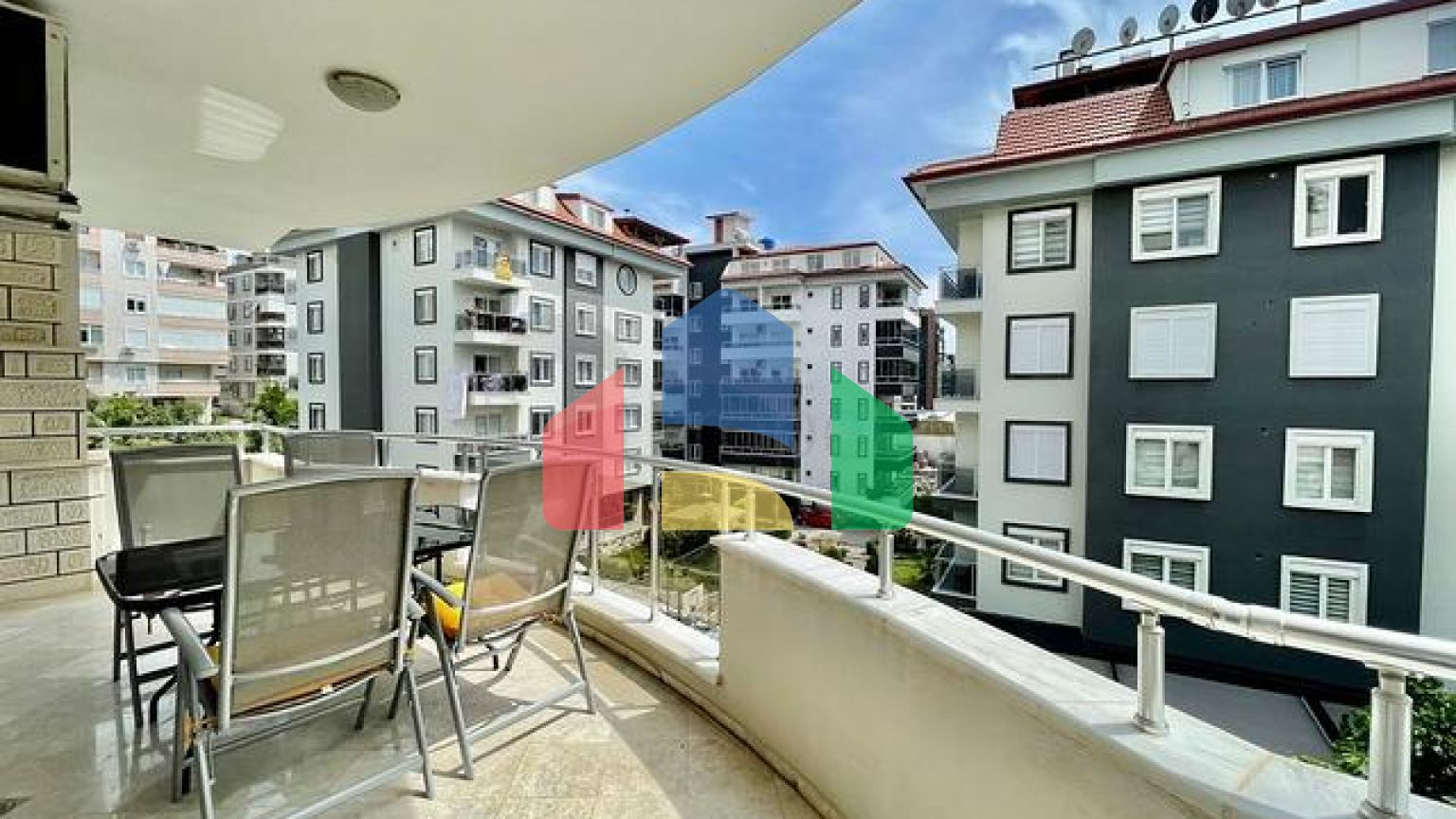 Просторі апартаменти 1 + 1 район Джікджіллі