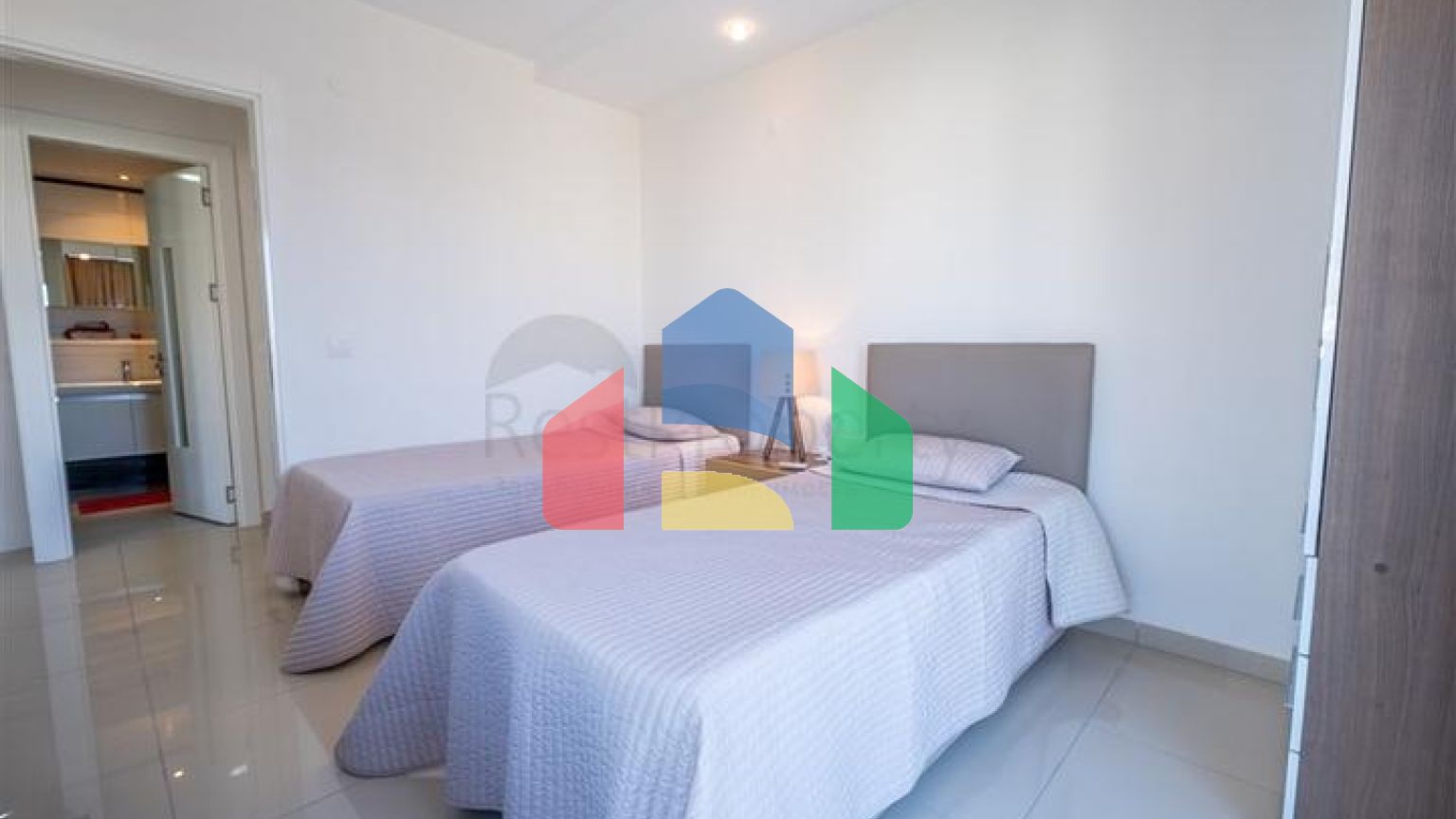 Сімейна квартира в доглянутому комплексі з готельною інфраструктурою