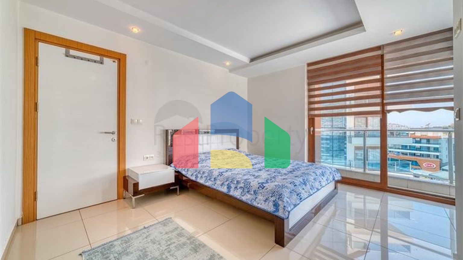 Простора квартира 2 + 1 поруч з ТЦ Аланіум