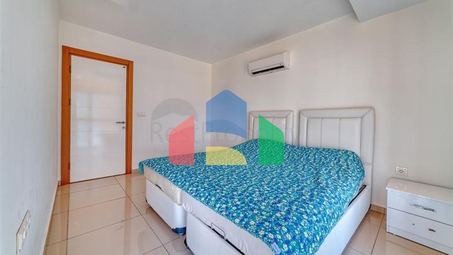 Простора квартира 2 + 1 поруч з ТЦ Аланіум