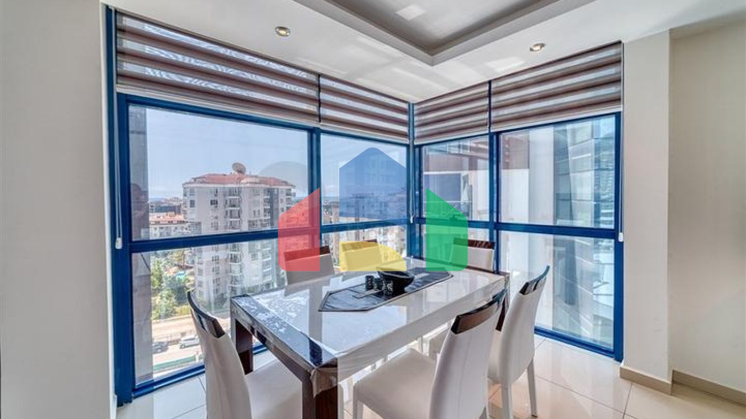 Простора квартира 2 + 1 поруч з ТЦ Аланіум