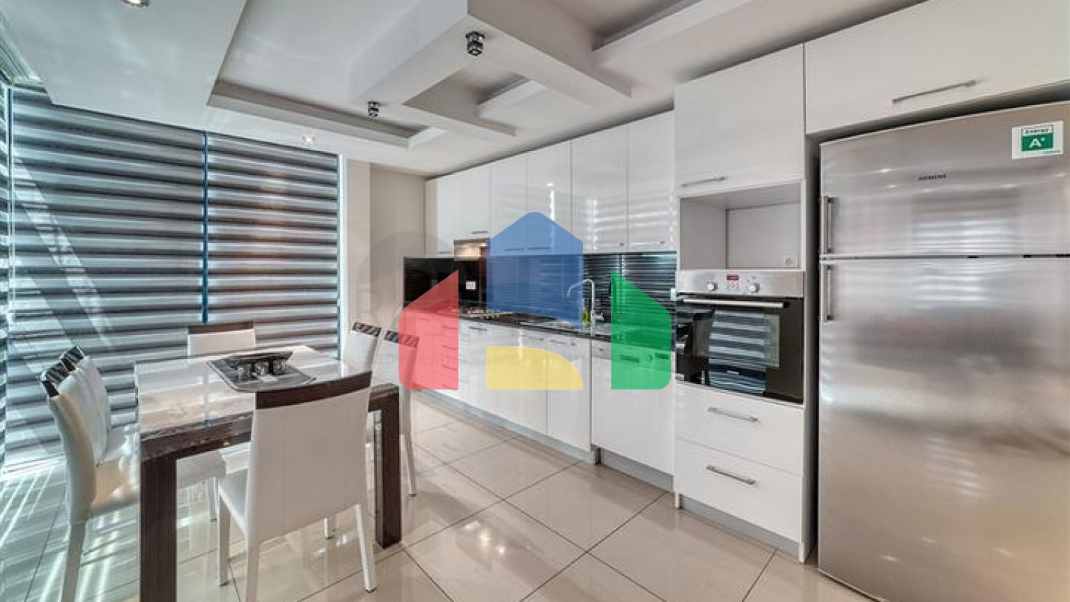 Простора квартира 2 + 1 поруч з ТЦ Аланіум