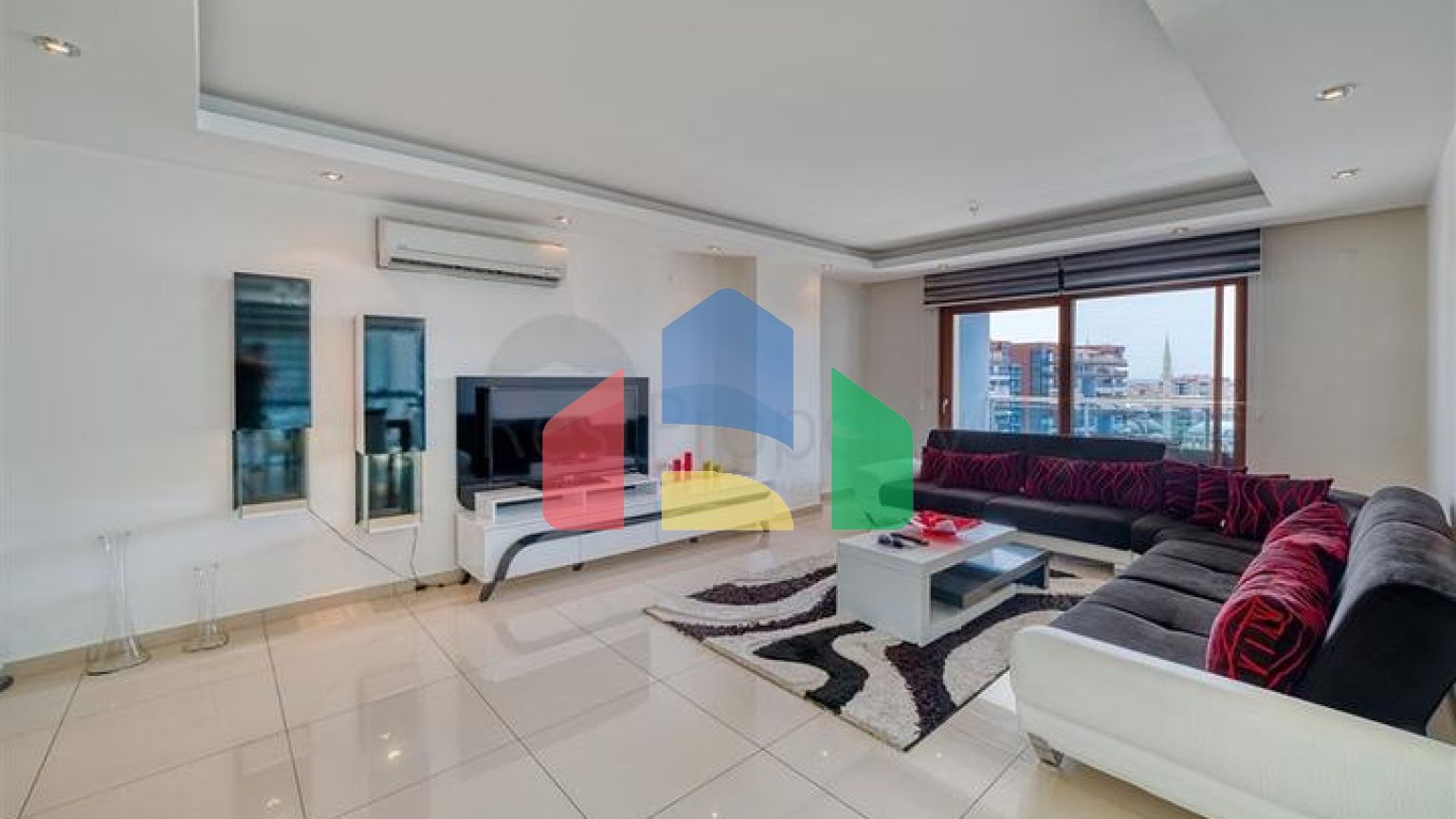 Простора квартира 2 + 1 поруч з ТЦ Аланіум