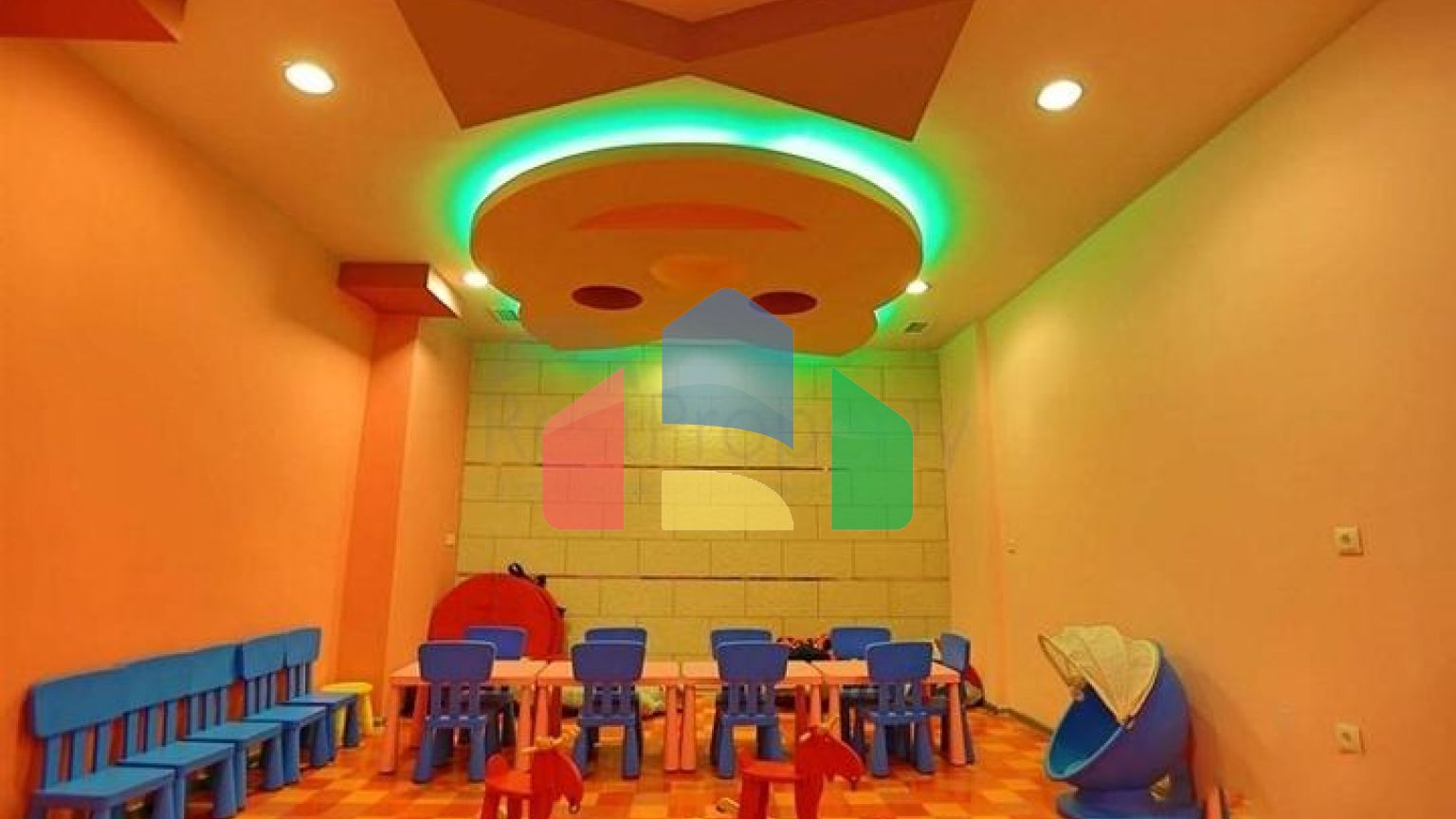 Простора квартира 2 + 1 поруч з ТЦ Аланіум