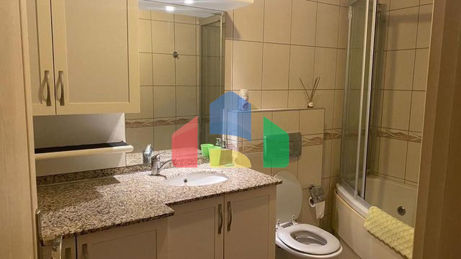 Мебльована квартира 2 + 1 в спальному районі Аланії