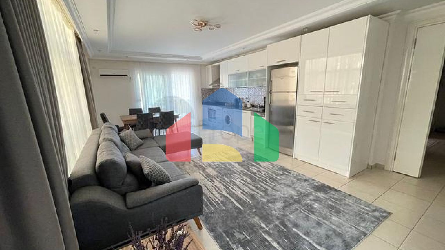 Простора квартира 2+1 в центральному районі Аланії