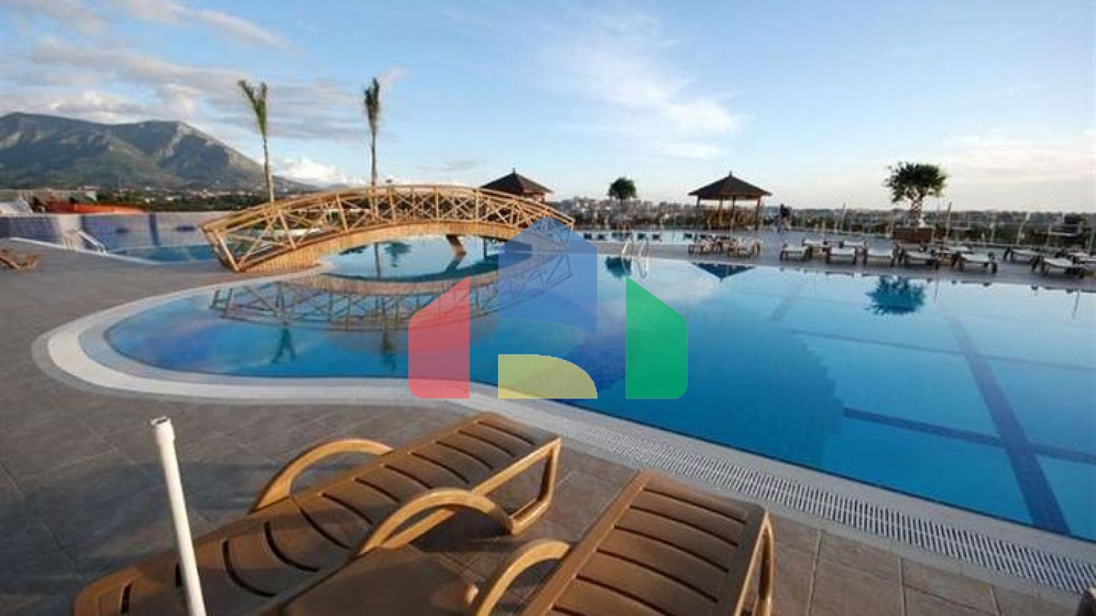 Простора квартира 2+1 в центральному районі Аланії